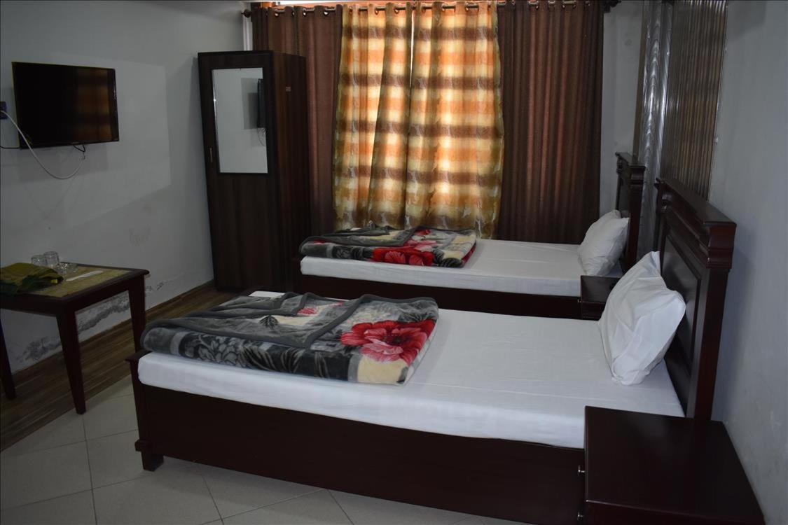 Hotel Kashmir Inn ราวัลปินดี ภายนอก รูปภาพ